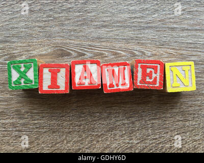 XIAMEN city lettre écrite avec une cale en bois jouets Banque D'Images