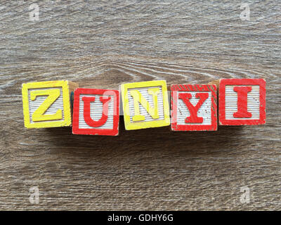 ZUNYI city lettre écrite avec une cale en bois jouets Banque D'Images