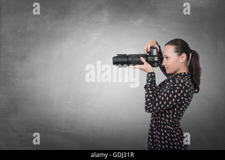 Fille avec des images du photographe de prise de copie espace salon Banque D'Images