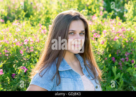 Portrait of teen girl outdoors Banque D'Images