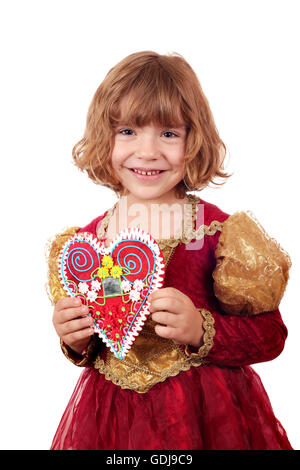 Belle petite fille holding gingerbread heart Banque D'Images