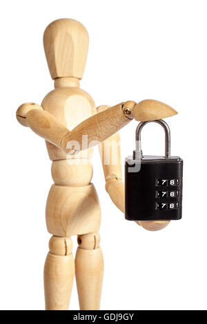 Marionnette en bois contient de petits cadenas sur fond blanc Banque D'Images
