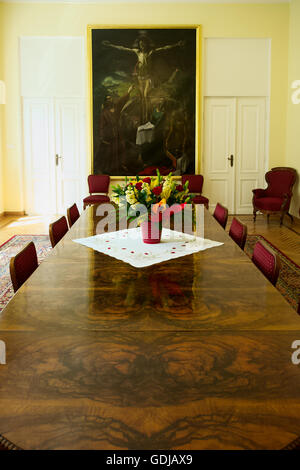 Intérieur de l'borch palace - Chambre des archevêques de Varsovie le 25 mai 2014 à Varsovie, Pologne. salle de conférence historique. Banque D'Images