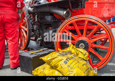 Shand Mason Fire Engine avec sacs de charbon à vapeur lors d'un festival de transport a tenu le dans la ville balnéaire de Fleetwood, Lancashire, Royaume-Uni Banque D'Images