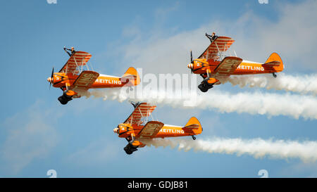 Les promeneurs sur aile Breitling afficher au Royaume-Uni le Boeing stearman A75N1s Banque D'Images