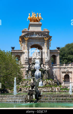 Cascada fontaine monumentale conçue par Gaudi dans le parc de la Ciutadella, Barcelone, Espagne Banque D'Images