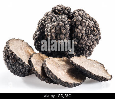 Truffes noires isolé sur un fond blanc. Banque D'Images