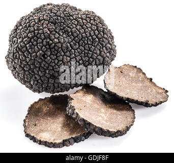 Truffes noires isolé sur un fond blanc. Banque D'Images