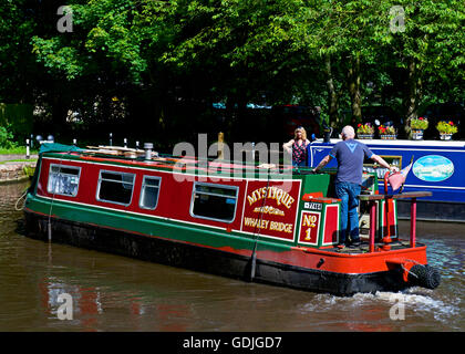 Sur le pic Narrowboats Forest Canal à Whaley Bridge, Derbyshire, Angleterre, Royaume-Uni Banque D'Images