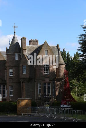 Fenêtre pleurant coquelicots par Paul Cummins, artiste, et Tom Piper, designer de Black Watch Museum Perth Ecosse Juillet 2016 Banque D'Images