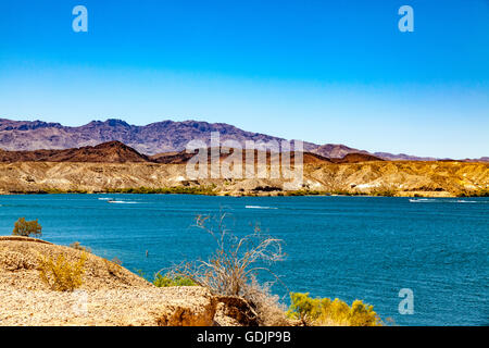 6 Site au lac Havasu qui peut se transformer en une immense place sur quelques week-ends comme vu dans les vidéos YouTube. Banque D'Images