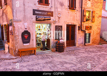 Boutique de souvenirs en ville Groznjan Banque D'Images