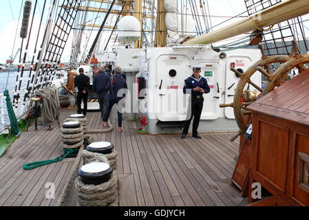 Sur le pont du grand voilier russe Kruzenshtern à Delfsail événement nautique, juillet 2016. Banque D'Images