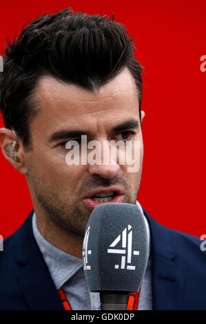 Steve Jones présente une formule de Channel 4 de couverture au cours de Silverstone le Grand Prix de Grande-Bretagne Banque D'Images