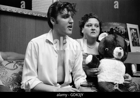 Elvis Presley avec sa mère Gladys Banque D'Images