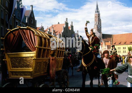 Géographie / voyage, Allemagne, Bavière, tradition / folklore, Landshut, le mariage de couples nuptiales 1985, pageant dans la vieille ville, Landshut, Basse-Bavière, 24.6.1985, Banque D'Images