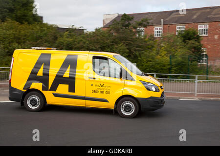 AA jaune van au Tram dimanche un festival de transports qui s'est tenue dans la ville balnéaire de Fleetwood, Lancashire, UK Banque D'Images
