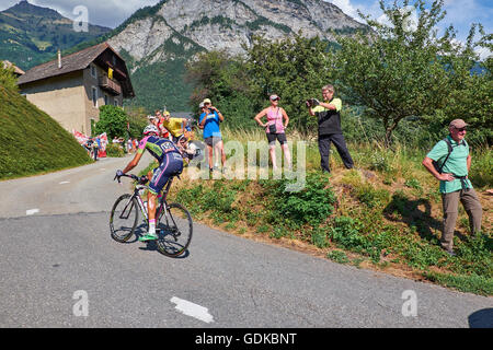 Ruben Plaza Molina, l'équipe de l'équipe Lampre, dans une épingle tourner sur routes de montagne sur le chemin du Tour de France Banque D'Images