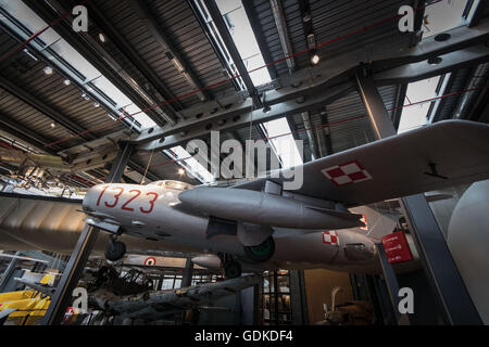 Berlin, Allemagne. 15 juillet, 2016. Le Deutsches Technikmuseum Berlin, fondée en 1982, est le musée des sciences et de la technologie à Berlin. Il est situé dans la région de Kreuzberg et est très vaste, occupant la plupart des morceaux de la gare Anhalter Bahnhof parc de quartier. La partie principale est réparti sur plusieurs bâtiments, et est une collection d'objets liés à la technique et en particulier pour le transport du passé. En photo l'intérieur du musée du Deutsches Technikmuseum Berlin © Andrea Ronchini/Pacific Press/Alamy Live News Banque D'Images