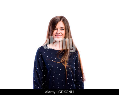 Girl in blue dotted noir jeune femme, studio shot Banque D'Images