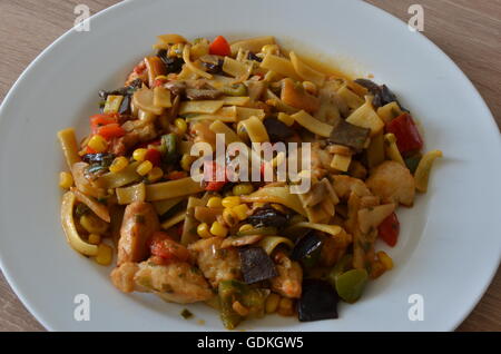 Bami Goreng, background, bami, bok, chou, candlenuts, poulet, chinois, Choi, chow, choy, cuisine, cuisine, lave, les aliments frits, Banque D'Images