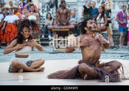 VOU Dance Company de Suva, Fidji, l'exécution au 28ème Festival de Folklore CIOFF international Folkart, folklore sous-festival Festival de Carême, l'un des plus grands festivals en plein air en Europe. Folkart, Festival le Carême, Maribor, Slovénie, 2016. Banque D'Images