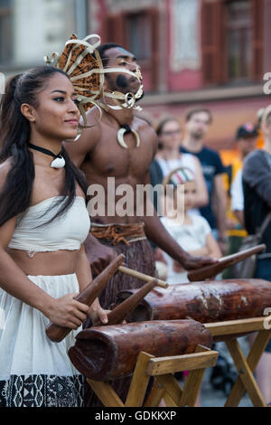 VOU Dance Company de Suva, Fidji, l'exécution au 28ème Festival de Folklore CIOFF international Folkart, folklore sous-festival Festival de Carême, l'un des plus grands festivals en plein air en Europe. Folkart, Festival le Carême, Maribor, Slovénie, 2016. Banque D'Images