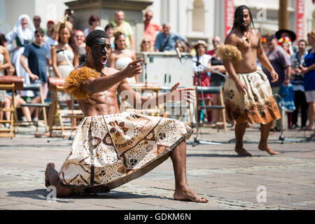 VOU Dance Company de Suva, Fidji, l'exécution au 28ème Festival de Folklore CIOFF international Folkart, folklore sous-festival Festival de Carême, l'un des plus grands festivals en plein air en Europe. Folkart, Festival le Carême, Maribor, Slovénie, 2016. Banque D'Images