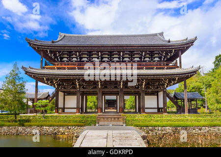 Kyoto, Japan gate au motif de Temple Tofuku-ji. Banque D'Images