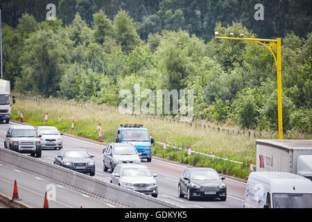 Autoroute M6 scénario à partir de la famille des systèmes de caméras de vitesse moyenne de présentation : utiliser l'état de l'art avec un système vidéo Banque D'Images