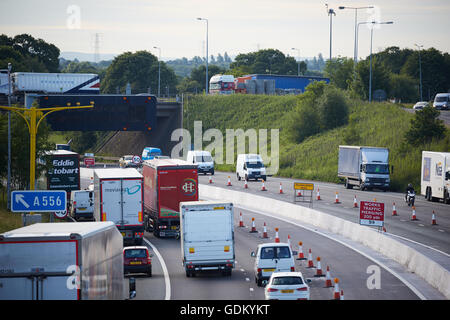 A556 Knutsford junction 19 M6 d'autoroute à deux voies de la route de secours en construction inachevée la saleté de boue Tabley A556 highw Banque D'Images