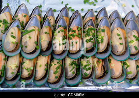 Les coquilles Nightmarket dans la ville de Krabi sur la mer d'Andaman au sud de la Thaïlande. Banque D'Images