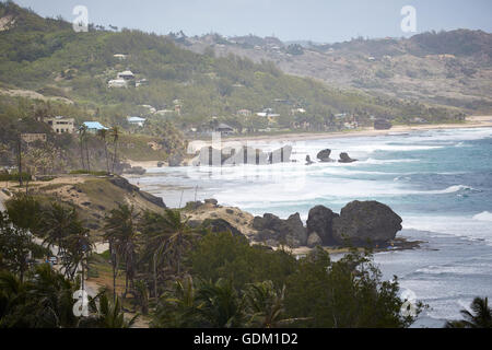 Les Petites Antilles La Barbade paroisse Saint Michael West indies Bridgetown Barbade capitale golden sand beach avec grande pierre ro Banque D'Images