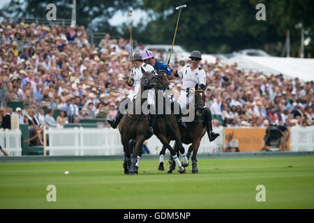 Midhurst, Angleterre, 17 juillet 2016. Au cours de l'action finale du tournoi de la coupe d'or Jaeger LeCoultre entre King Power les renards et la Indiana. Crédit : Anthony Hatley/Alamy Live News Banque D'Images