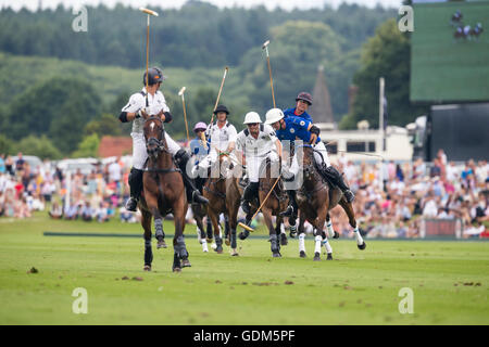 Midhurst, Angleterre, 17 juillet 2016. Au cours de l'action finale du tournoi de la coupe d'or Jaeger LeCoultre entre King Power les renards et la Indiana. Crédit : Anthony Hatley/Alamy Live News Banque D'Images