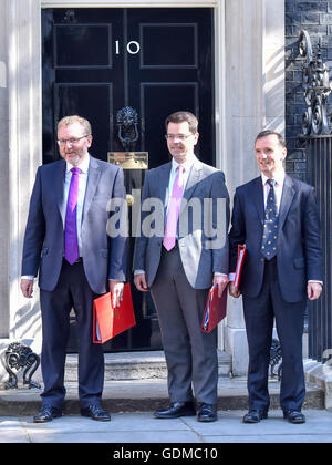 Londres, Royaume-Uni. 19 juillet, 2016. L'Écosse, David Mundell, secrétaire de l'Irlande du Nord, James Brokenshire, et au Pays de Galles, Secrétaire arrivent pour Cairns Alun PM Theresa May's première réunion du cabinet. Credit : Nigel Pacquette/Alamy Live News Banque D'Images