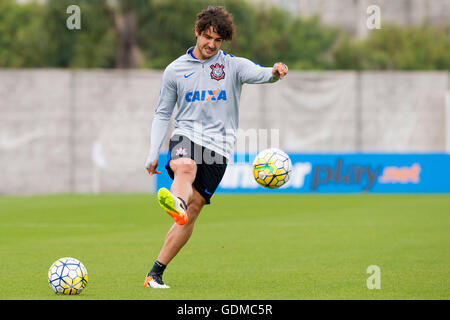 Au cours de l'Alexandre Pato Corinthiens training) à l'TC Joaquim Grava, zone est de s ?o Paulo. L'équipe se prépare pour samedi&# 39;s clagaiagainst Figueirense, valide pour Brasileir ?o 2016 Chevrolet. Banque D'Images