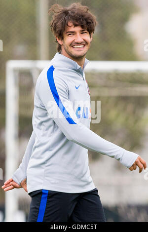 Au cours de l'Alexandre Pato Corinthiens training) à l'TC Joaquim Grava, zone est de s ?o Paulo. L'équipe se prépare pour samedi&# 39;s clagaiagainst Figueirense, valide pour Brasileir ?o 2016 Chevrolet. Banque D'Images