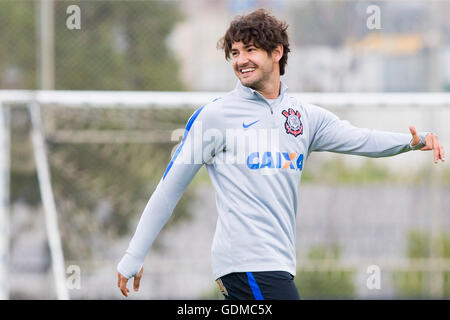 Au cours de l'Alexandre Pato Corinthiens training) à l'TC Joaquim Grava, zone est de s ?o Paulo. L'équipe se prépare pour samedi&# 39;s clagaiagainst Figueirense, valide pour Brasileir ?o 2016 Chevrolet. Banque D'Images