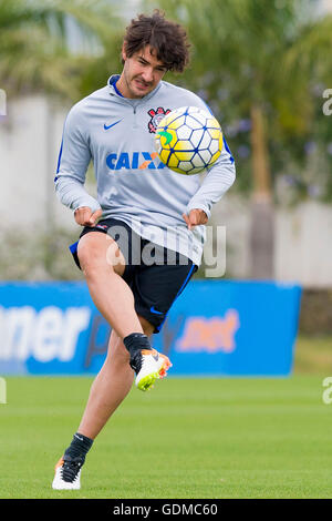 Au cours de l'Alexandre Pato Corinthiens training) à l'TC Joaquim Grava, zone est de s ?o Paulo. L'équipe se prépare pour samedi&# 39;s clagaiagainst Figueirense, valide pour Brasileir ?o 2016 Chevrolet. Banque D'Images