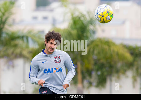 Au cours de l'Alexandre Pato Corinthiens training) à l'TC Joaquim Grava, zone est de s ?o Paulo. L'équipe se prépare pour samedi&# 39;s clagaiagainst Figueirense, valide pour Brasileir ?o 2016 Chevrolet. Banque D'Images