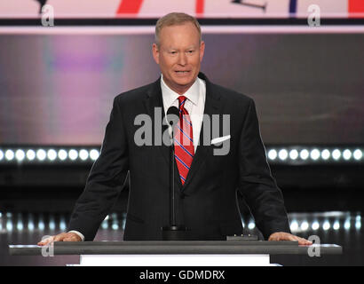 Cleveland, Ohio, USA. 18 juillet, 2016. Mick maire Cornet (républicain de Oklahoma City (Oklahoma), Président de la Conférence des maires, fait de remarques lors de la Convention nationale républicaine de 2016 tenue à la Quicken Loans Arena de Cleveland (Ohio) le lundi 18 juillet 2016.Credit : Ron Sachs/CNP. © Ron Sachs/CNP/ZUMA/Alamy Fil Live News Banque D'Images