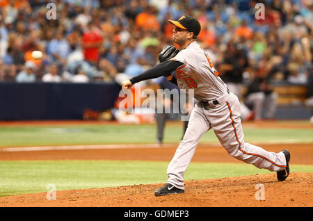 Saint Petersburg, Florida, USA. 17 juillet, 2016. Vous VRAGOVIC | fois.Baltimore Orioles pitcher Donnie Hart (58) fait ses débuts en ligue majeure en sixième manche du match entre les Orioles de Baltimore et les Rays de Tampa Bay au Tropicana Field à Saint-Pétersbourg, en Floride, le dimanche, Juillet 17, 2016. © Vous Vragovic/Tampa Bay Times/ZUMA/Alamy Fil Live News Banque D'Images
