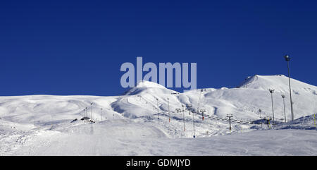 Vue panoramique sur la station de ski de sun 24. Montagnes du Caucase. La Géorgie, région Gudauri. Banque D'Images