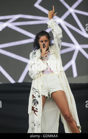 Alunageorge effectue au Festival d'été de Québec, dans la ville de Québec le mercredi 13 juillet, 2016. Banque D'Images