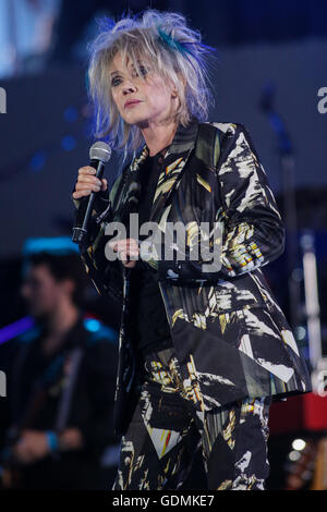 Diane Dufresne en prestation au show de St-Jean sur les Plaines d'Abraham à Québec au cours de la Fête nationale du Québec, le jeudi 23 juin, 2016. Banque D'Images