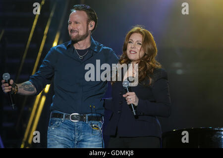 Isabelle Boulay et Corey Hart effectuer lors de la St-Jean montrer sur les Plaines d'Abraham à Québec au cours de l'etp nationale du Québec, le jeudi 23 juin, 2016. Banque D'Images