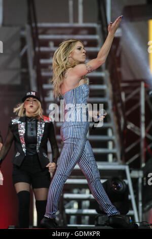 Marie Mai fonctionne à la St-Jean montrer sur les Plaines d'Abraham à Québec au cours de la Fête nationale du Québec, le jeudi 23 juin, 2016. Banque D'Images