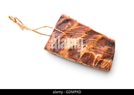 Bacon frais smooked isolé sur fond blanc. Banque D'Images