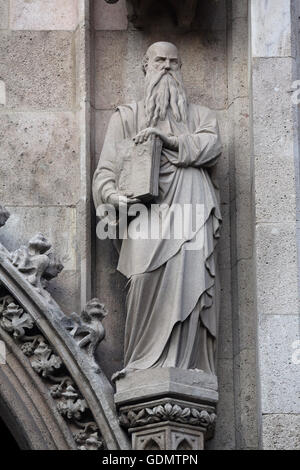 Statue de Saint, l'église votive (Votivkirche) à Vienne, Autriche Banque D'Images